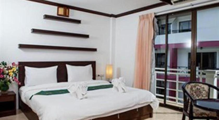 Triple Rund Place Hotel Patong Exterior photo